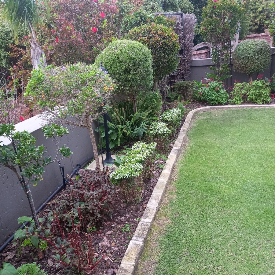4 Bedroom Property for Sale in Menkenkop Western Cape